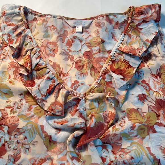 NWOT XXL by Lauren Conrad, sleeveless V-neck blouse with a ruffled V-neck - Picture 2 of 14